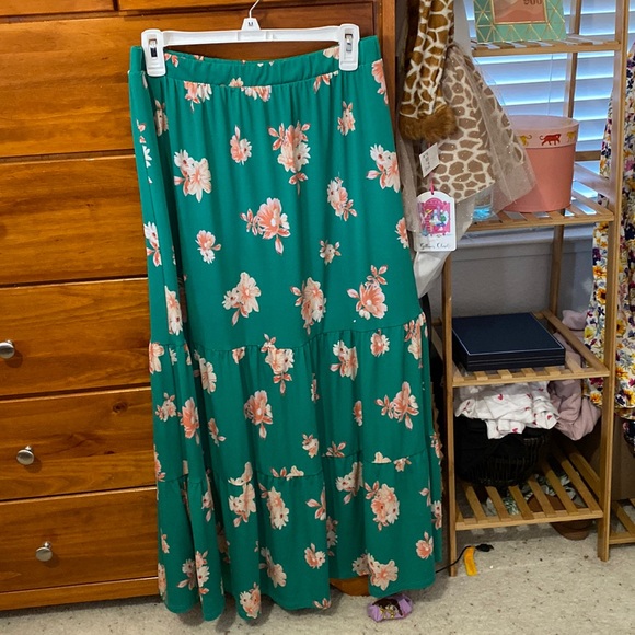 Gilli Wydelle Maxi Skirt - Picture 2 of 5